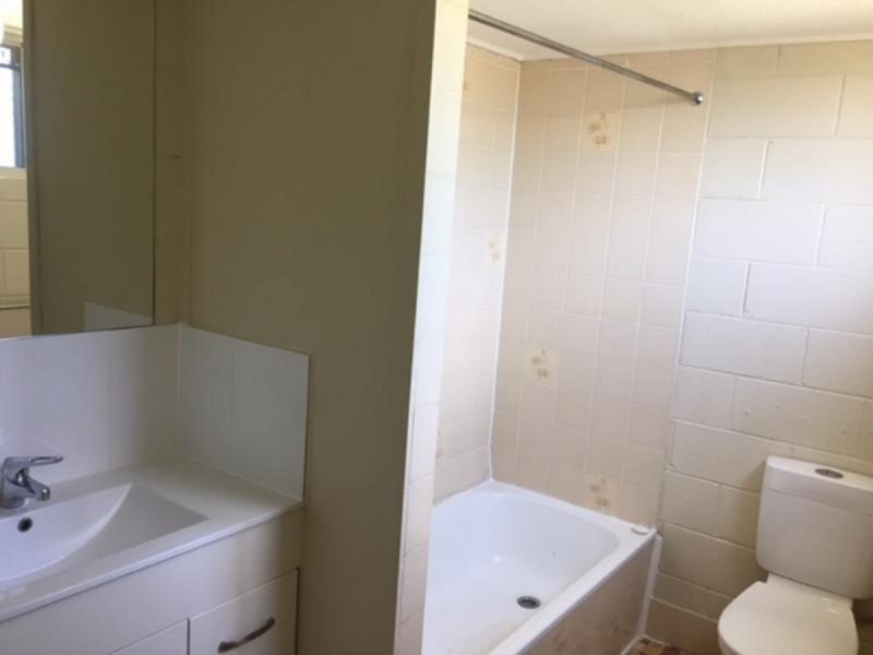 2/178 Baker Street, Koongal QLD 4701